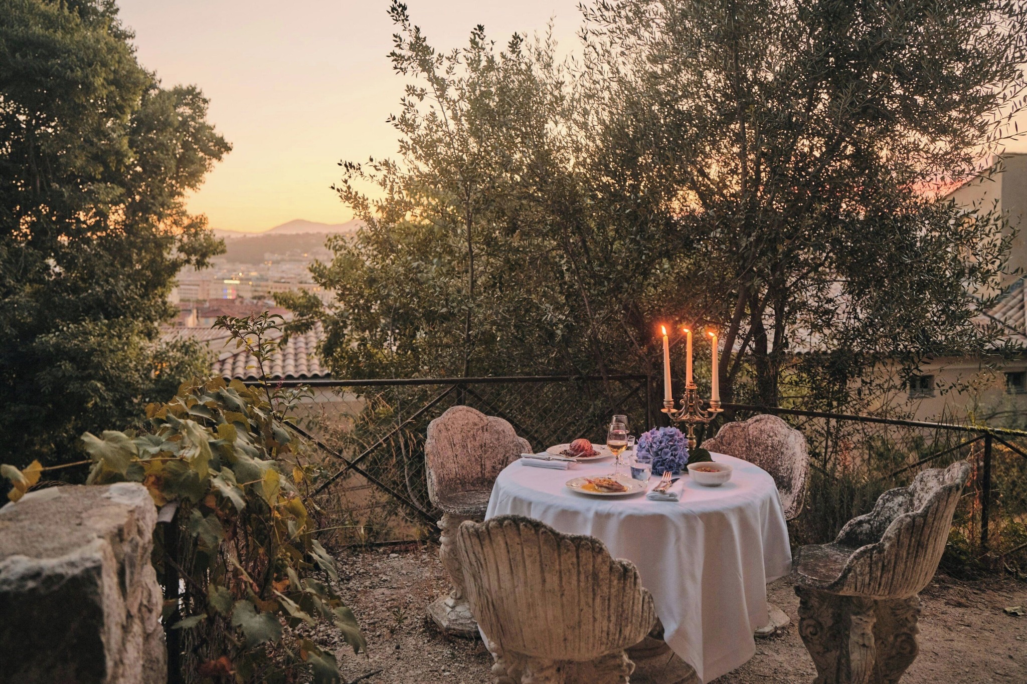 Sunset table in the Hotel du Couvent garden